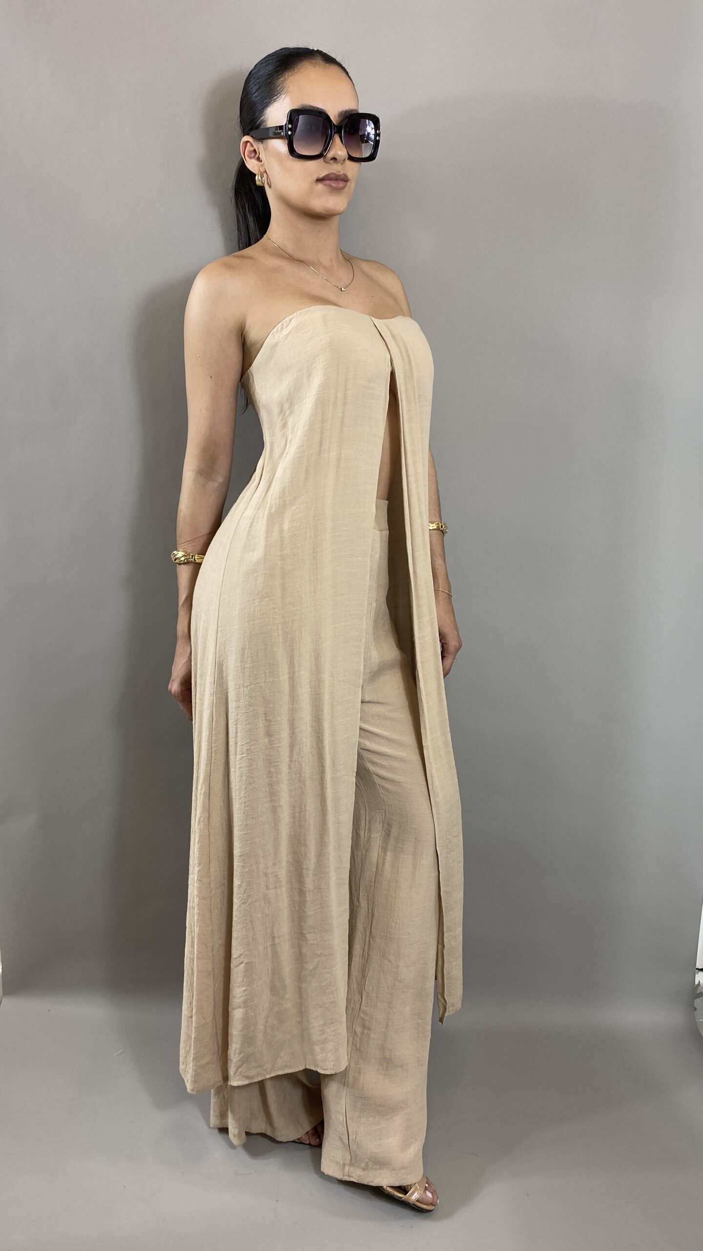 IMG_6402 CONJUNTO PANTALONA BEGE COM TOP TOMARA QUE CAIA - Imagem 1