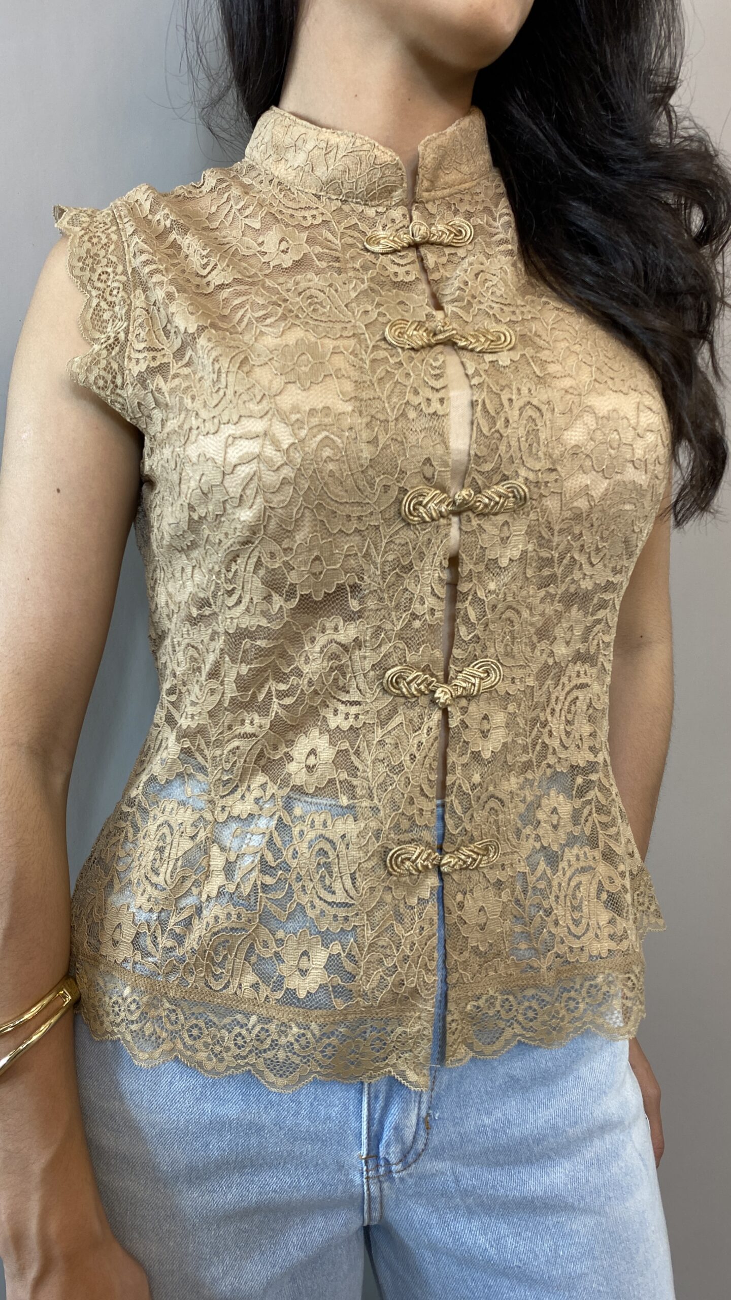 IMG_7865 BLUSA FEMININA DE RENDA FLORAL COM GOLA MANDARIM - Imagem 1